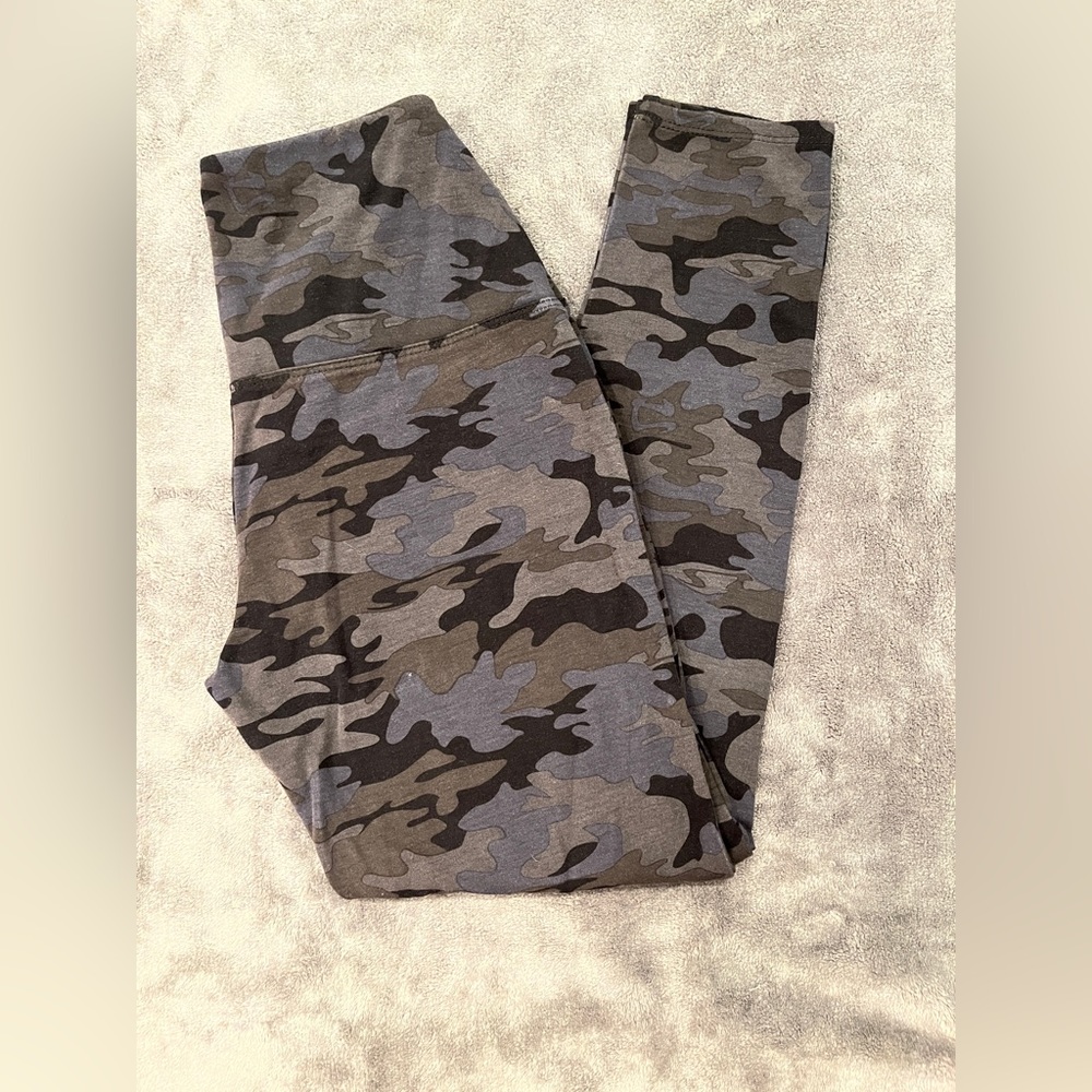 Camouflage leggings, women’s size small